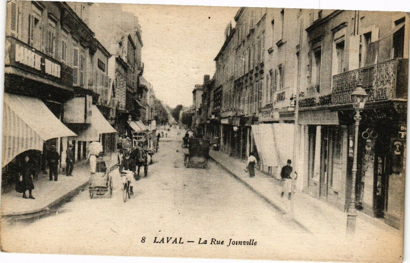 Carte postale ancienne Laval-La Rue Joinville à Laval