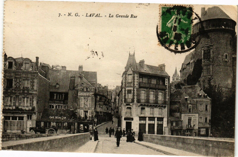 Carte postale ancienne Laval-La Grande Rue à Laval