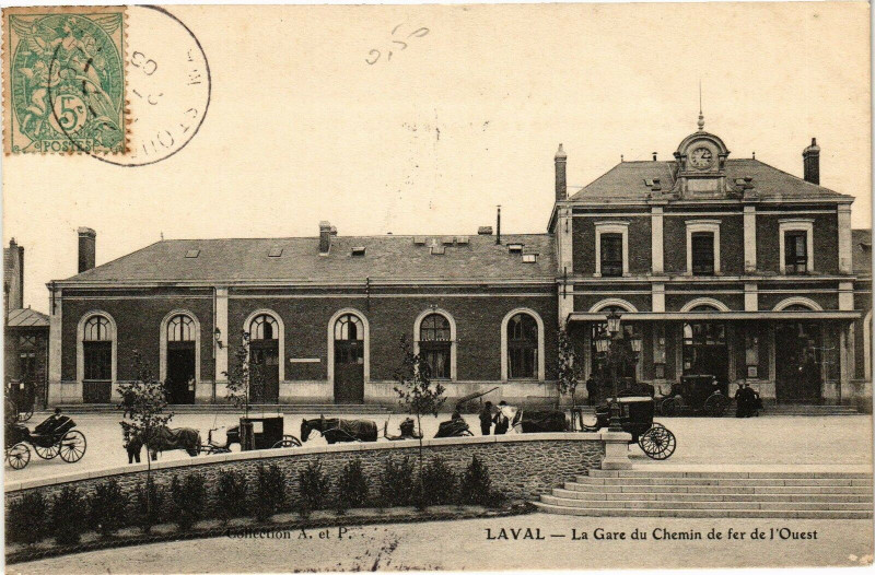 Carte postale ancienne Laval-La Gare du Chemin de fer de l'Ouest à Laval