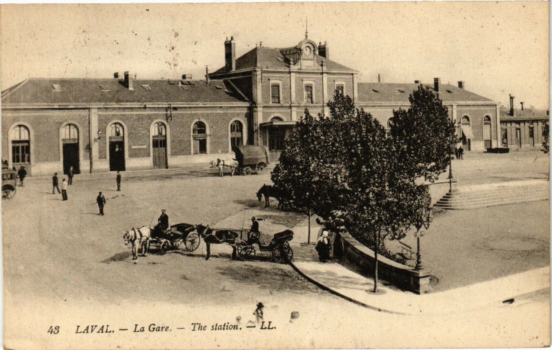 Carte postale ancienne Laval-La Gare à Laval