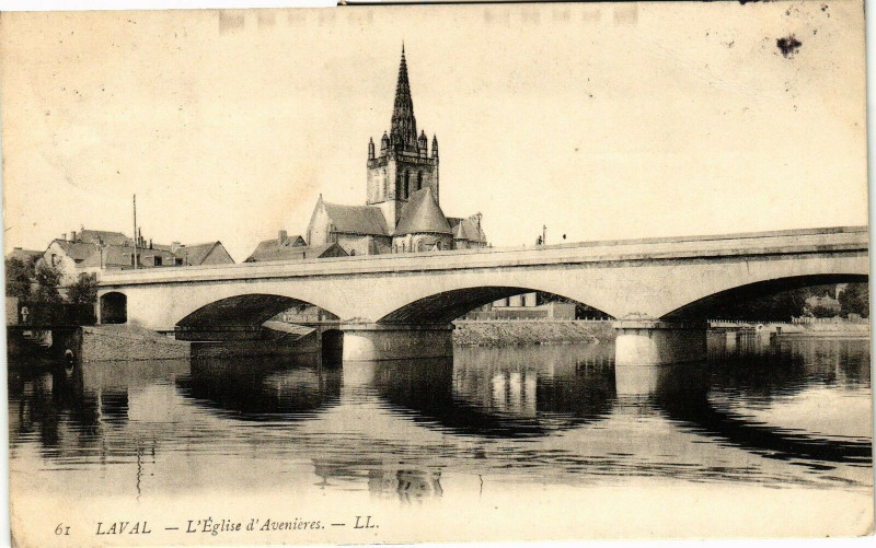 Carte postale ancienne Laval-L'Eglise d'Aveniéres à Laval