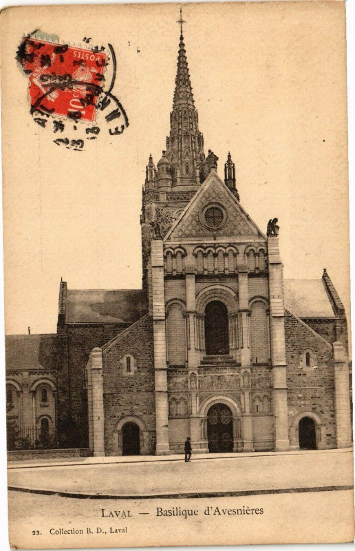 Carte postale ancienne Laval-Basilique d'Avesniéres à Laval