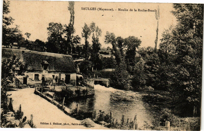 Carte postale ancienne Saugles .- Moulin de la roche brault