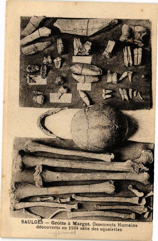 Carte postale ancienne Saugles .- Grotte a margot