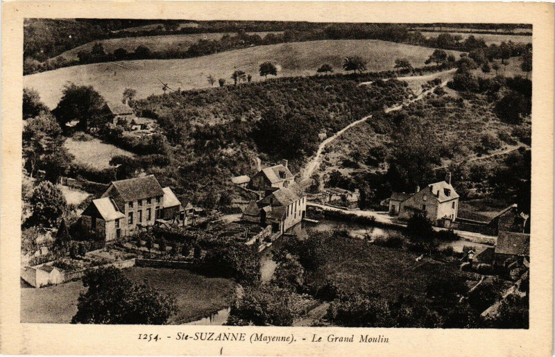 Carte postale ancienne Sainte Suzanne .- Le grand moulin