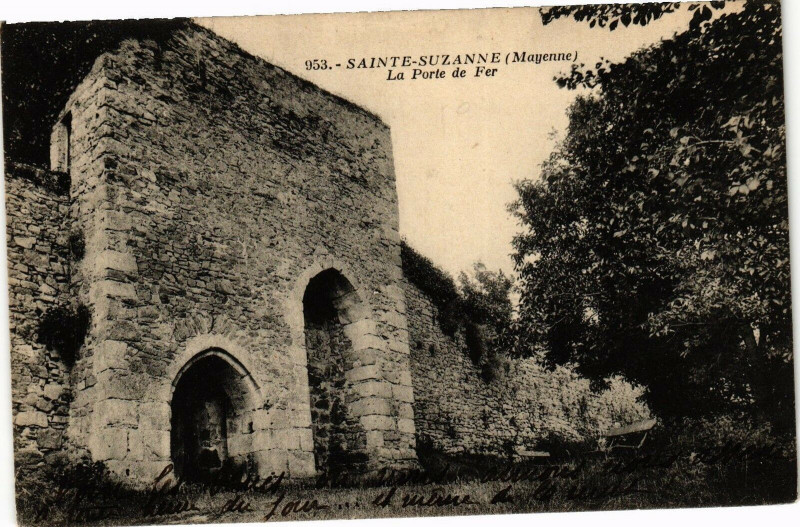Carte postale ancienne Saint Suzanne .- La porte de fer