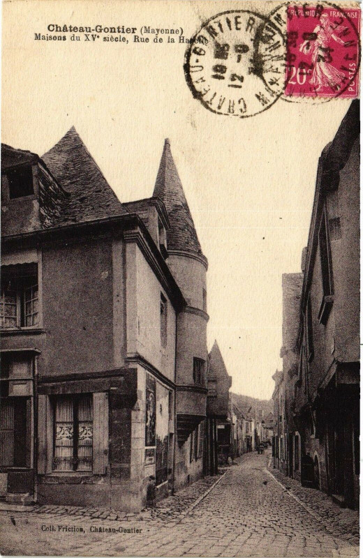 Carte postale ancienne Chateau gontier .- Rue de la harelle