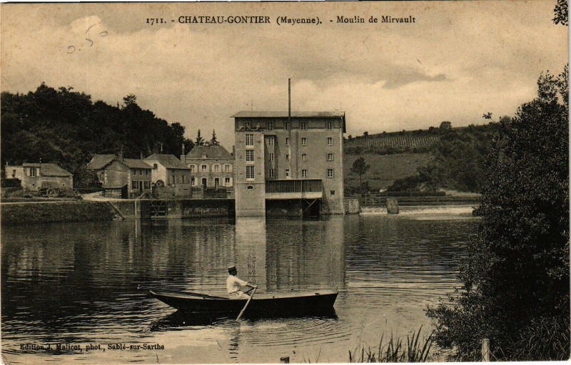 Carte postale ancienne Chateau gontier .- Moulin de mirvault