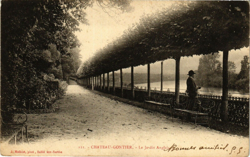Carte postale ancienne Chateau gontier .- Le jardin anglais