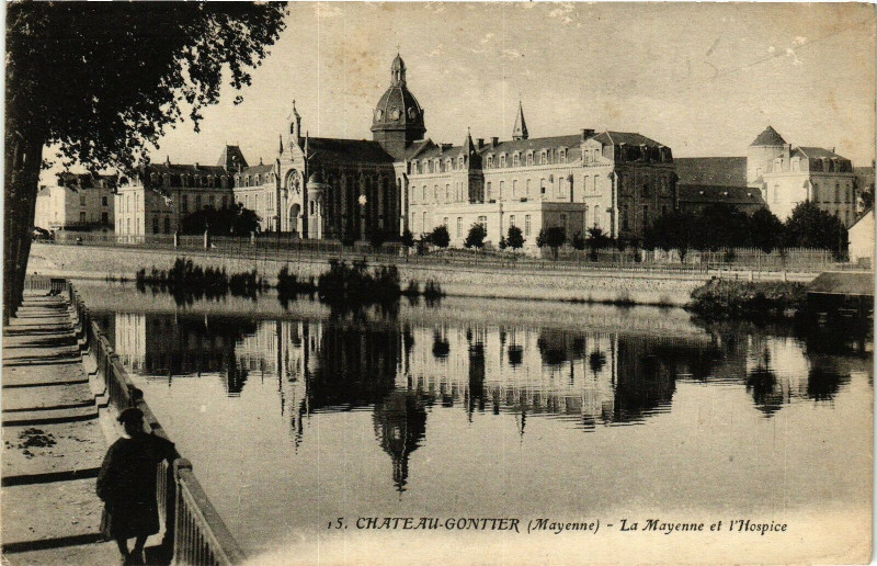 Carte postale ancienne Chateau gontier .- La mayenne st l'hospice à Mayenne
