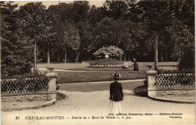 Carte postale ancienne Chateau gontier .- Entree du