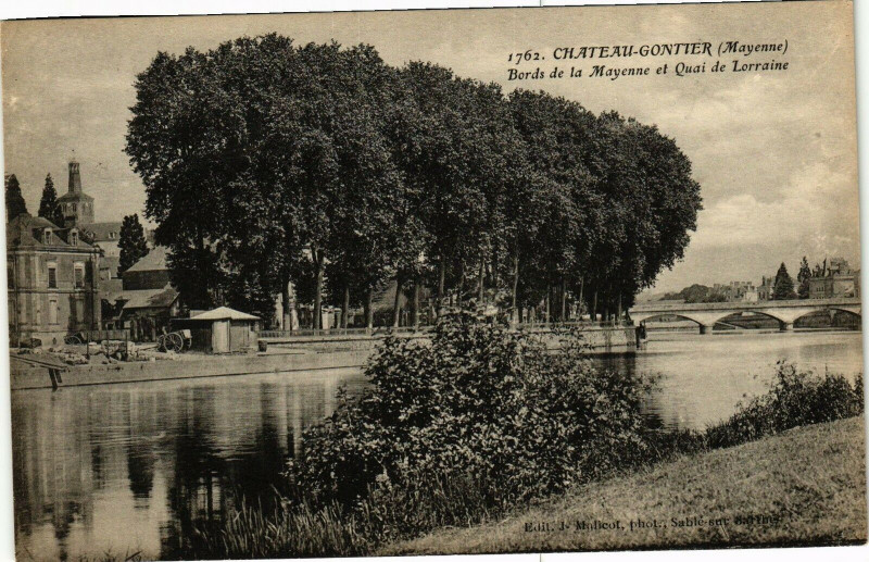 Carte postale ancienne Chateau gontier .- Bords de la mayenne et quai de lorraine à Mayenne