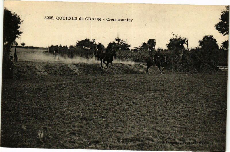 Carte postale ancienne Craon.- cross country à Craon