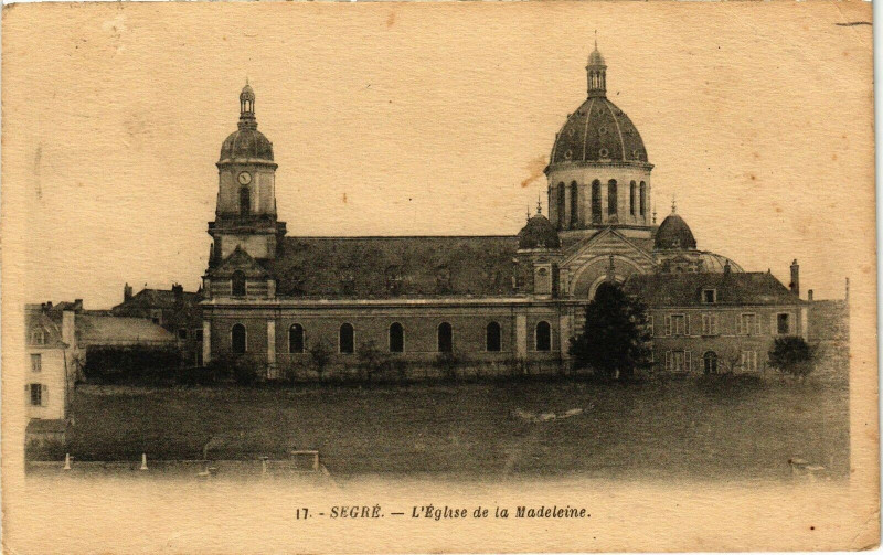 Carte postale ancienne Segré-L'Eglise de la Madeleine