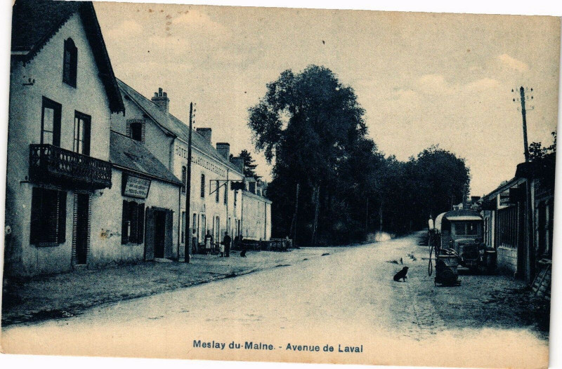 Carte postale ancienne Meslay du Maine-Avenue de Laval à Laval
