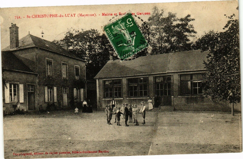 Carte postale ancienne Mayenne-St Christophe du Luat à Mayenne