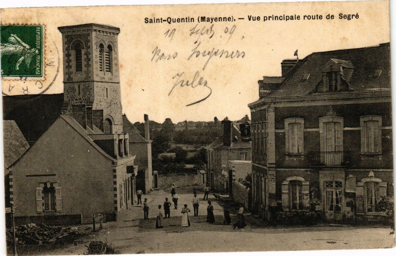 Carte postale ancienne Mayenne-Saint Quentin-Vue principale route de Segré à Mayenne