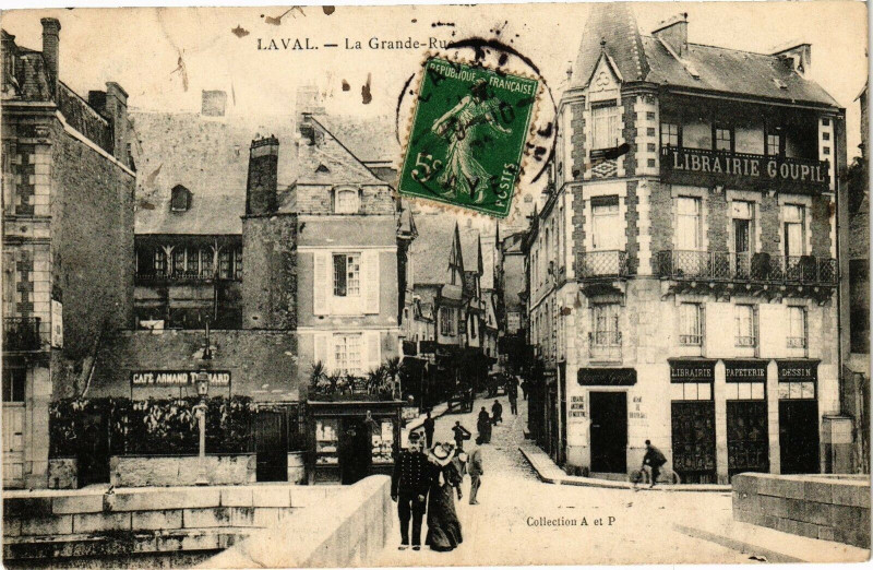 Carte postale ancienne Laval-La Grande Rue à Laval