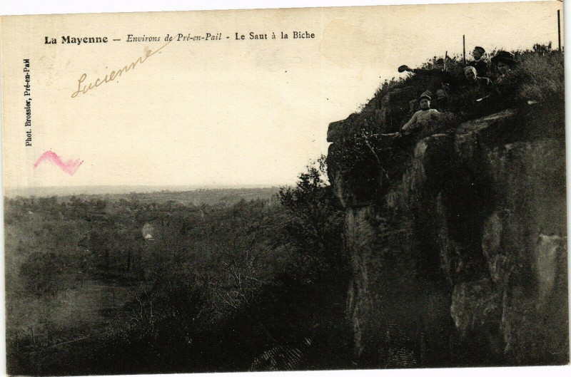 Carte postale ancienne Pré en Pail-Le Saut á la Biche