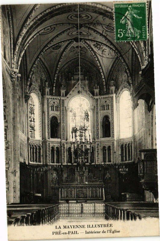 Carte postale ancienne Pré en Pail-Intérieur de l'Eglise