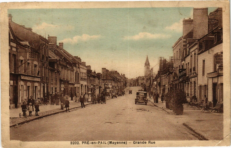 Carte postale ancienne Pré en Pail-Grande Rue
