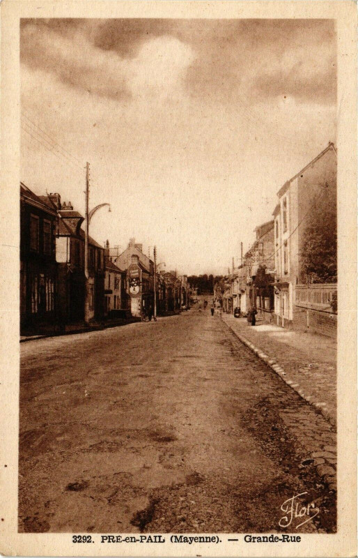 Carte postale ancienne Pré en Pail-Grande Rue