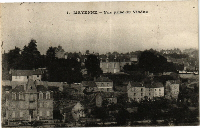 Carte postale ancienne Mayenne-Vue prise du Viaduc à Mayenne