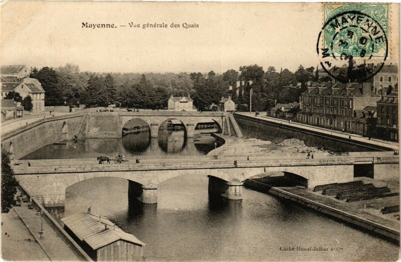 Carte postale ancienne Mayenne-Vue générale des Quais à Mayenne