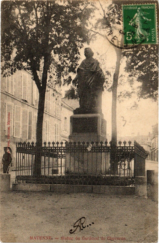 Carte postale ancienne Mayenne-Statue du Cardinalde Cheverus à Mayenne