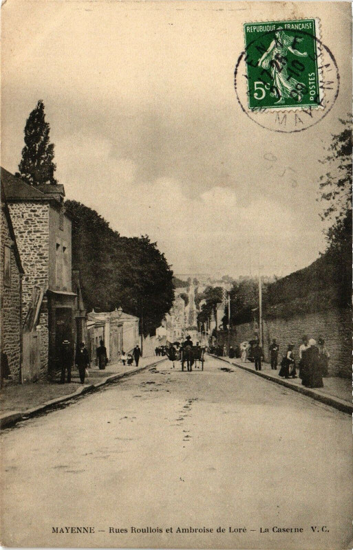 Carte postale ancienne Mayenne-Rues Roullois et Ambroise de Lore-La Caserne à Mayenne