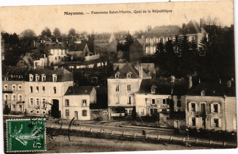 Carte postale ancienne Mayenne-Panorama Saint Martin-Quai de la République à Mayenne
