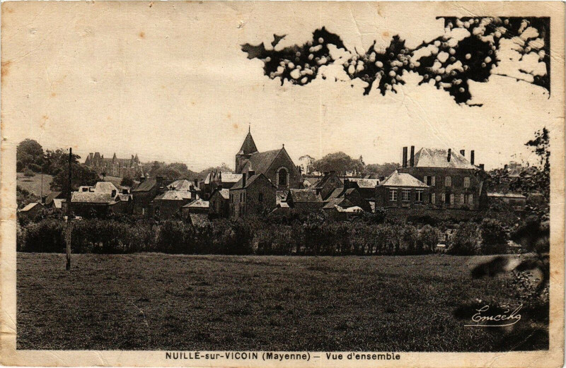 Carte postale ancienne Mayenne-Nuillé sur Vicoin-Vue d'ensemble à Mayenne