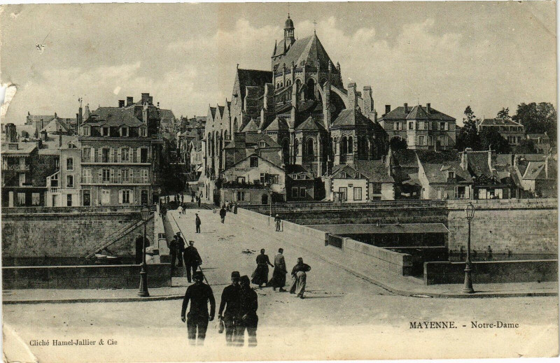 Carte postale ancienne Mayenne-Notre Dame à Mayenne