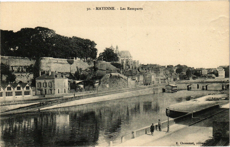 Carte postale ancienne Mayenne-Les Remparts à Mayenne