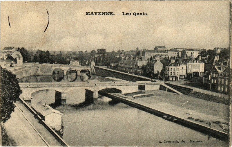 Carte postale ancienne Mayenne-Le Quais à Mayenne