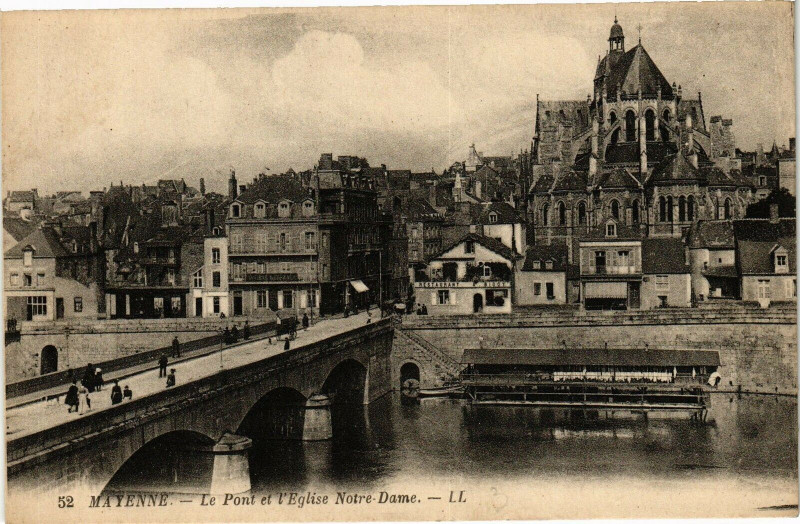 Carte postale ancienne Mayenne-Le Pont et l'Eglise Notre Dame à Mayenne