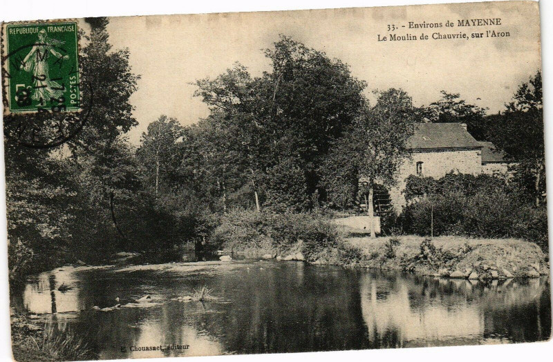 Carte postale ancienne Mayenne-Le Moulin de Chauvrie sur l'Aron à Mayenne