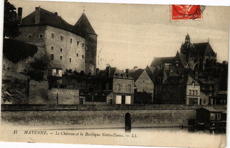 Carte postale ancienne Mayenne-Le Cháteau et la Basilique Notre Dame à Mayenne