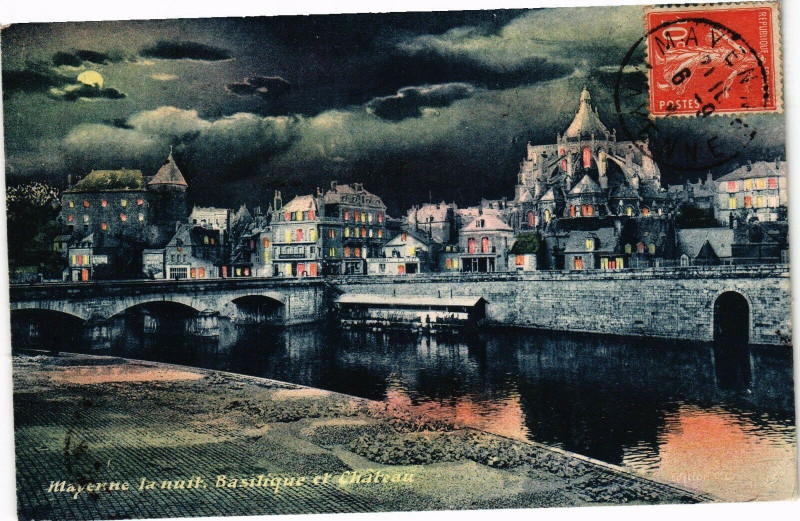 Carte postale ancienne Mayenne-La nuit-Basilique et Cháteau à Mayenne