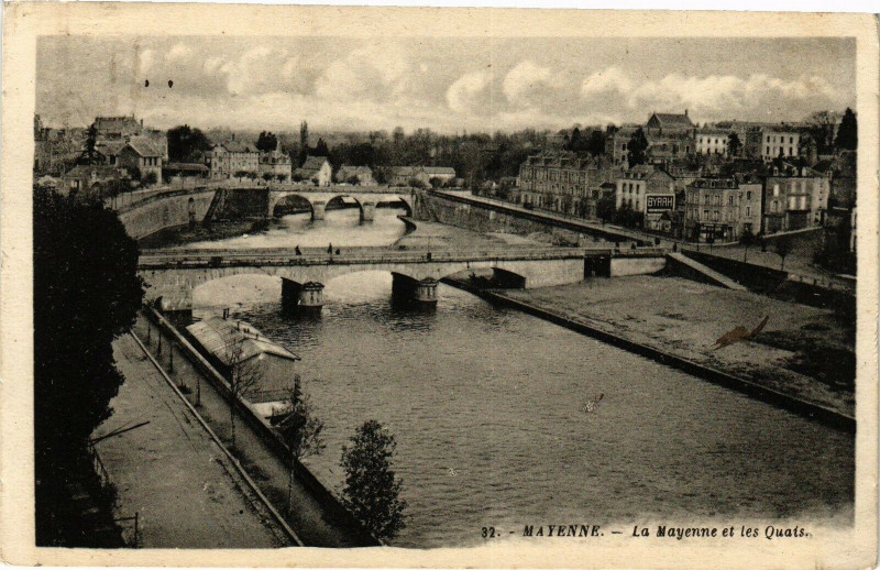Carte postale ancienne Mayenne-La Mayenne et les Quais à Mayenne