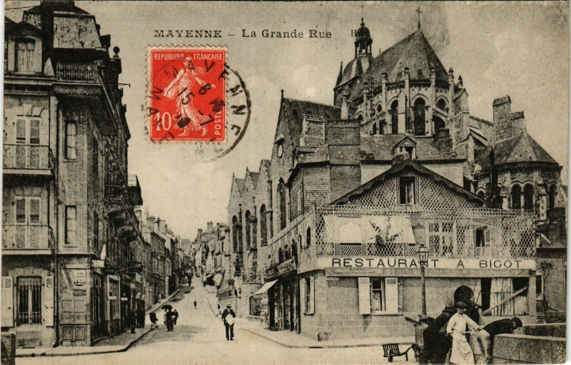 Carte postale ancienne Mayenne-La Grande Rue à Mayenne