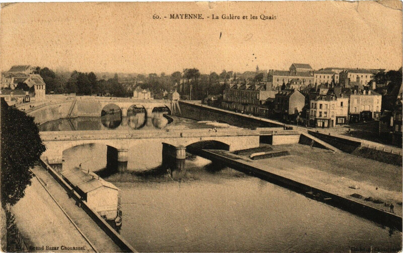 Carte postale ancienne Mayenne-La Galére et les Quais à Mayenne