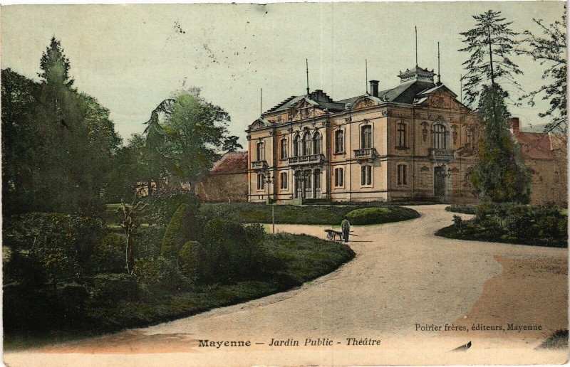 Carte postale ancienne Mayenne-Jardin Public-Théátre à Mayenne