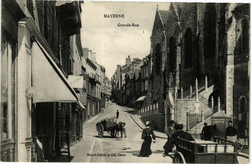 Carte postale ancienne Mayenne-Grande Rue à Mayenne
