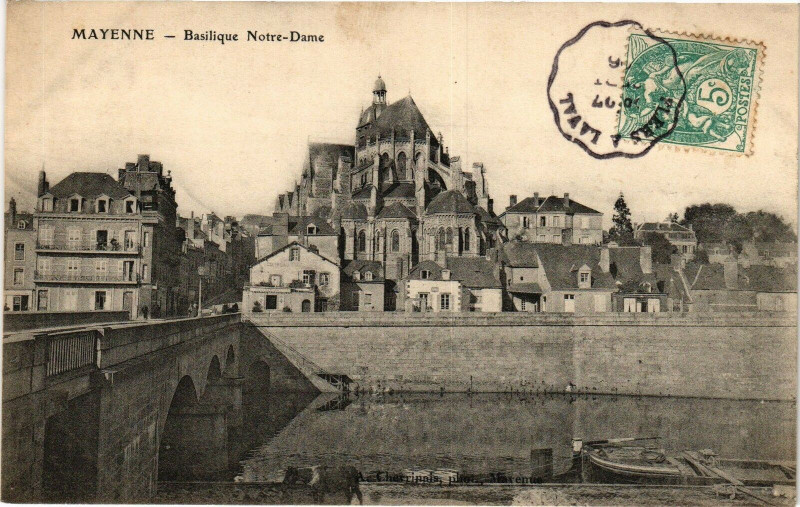 Carte postale ancienne Mayenne-Basilique Notre Dame à Mayenne