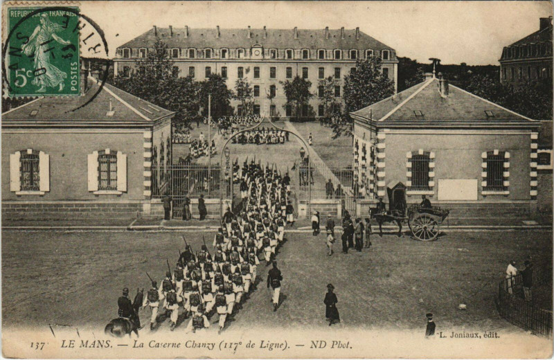 Carte postale ancienne Le Mans Caserne Chanzy 117e Ligne au Mans