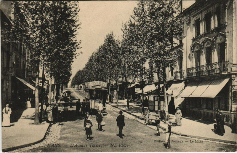 Carte postale ancienne Le Mans Avenue Thiers au Mans