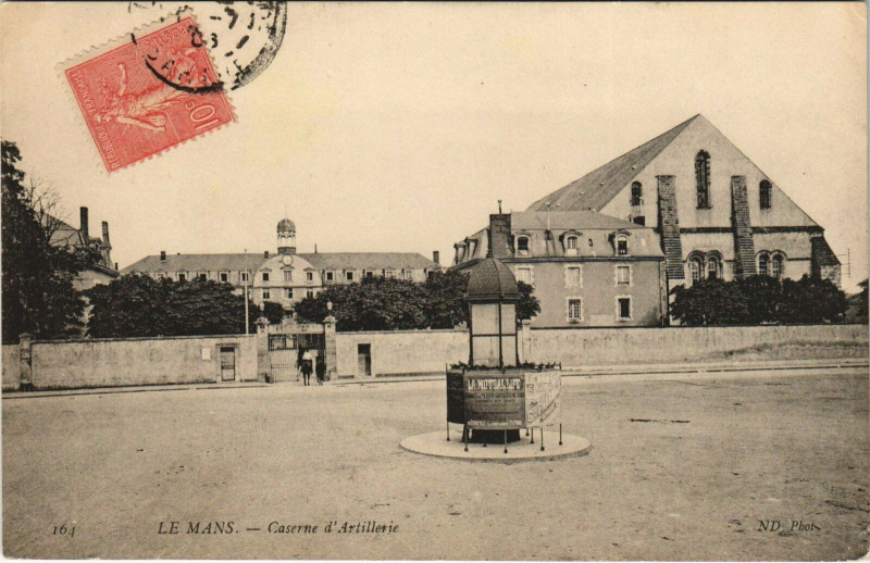 Carte postale ancienne Le Mans Caserne d'Artillerie au Mans