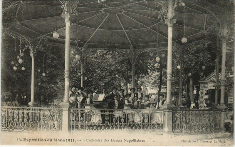 Carte postale ancienne Expo 1911 Le Mans Orchestre des Dames Napolitaines au Mans