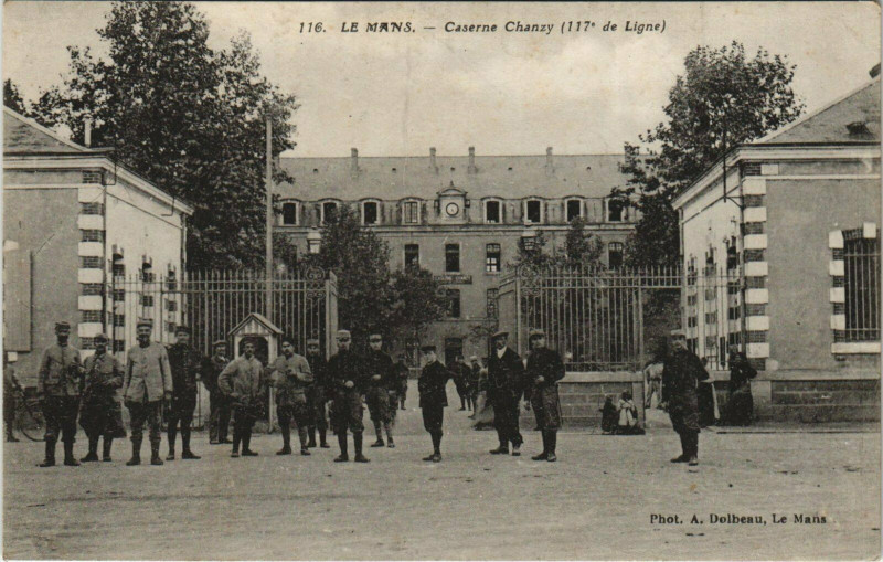 Carte postale ancienne Le Mans Caserne Chanzy 117e Ligne au Mans